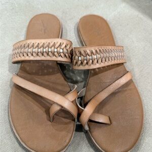 Universal Thread Tan Women's Sandals